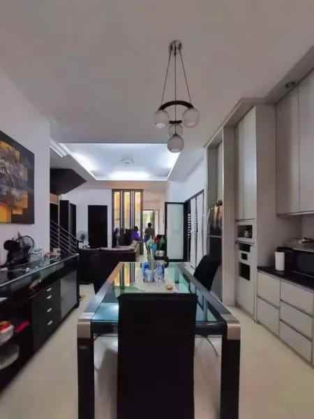 dijual rumah jl warung silah kec