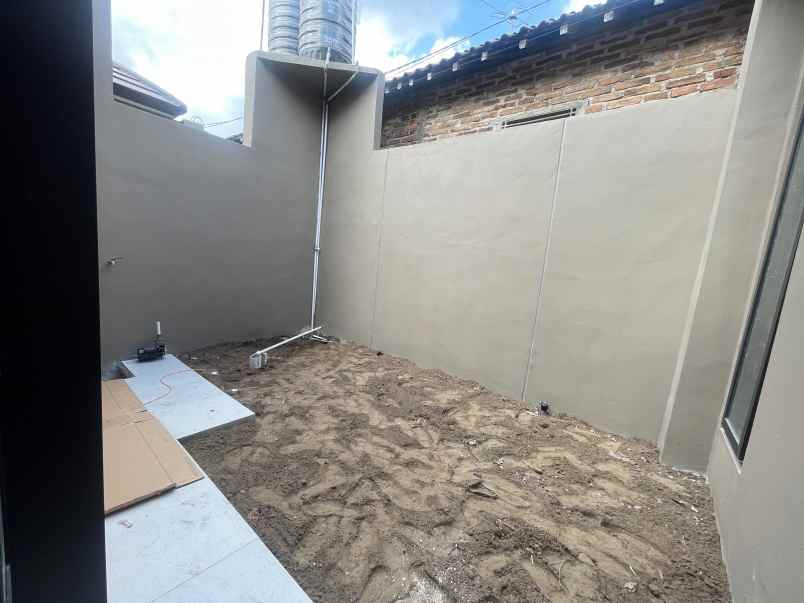 dijual rumah jl wates km 7