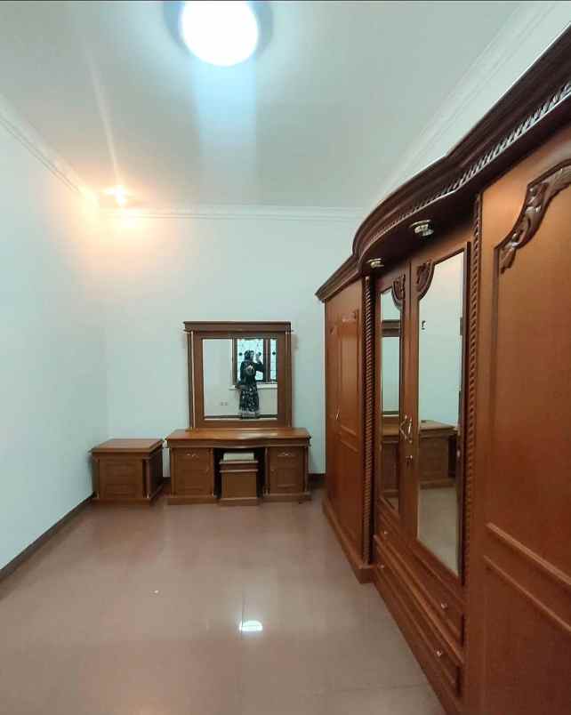 dijual rumah jlan raya pesanggrahan