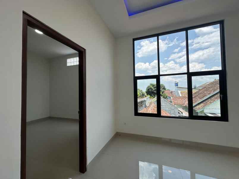 dijual rumah jln palagan km 6 sleman