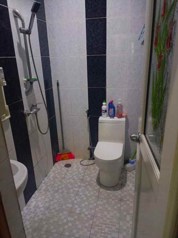 dijual rumah jln raya pakansari