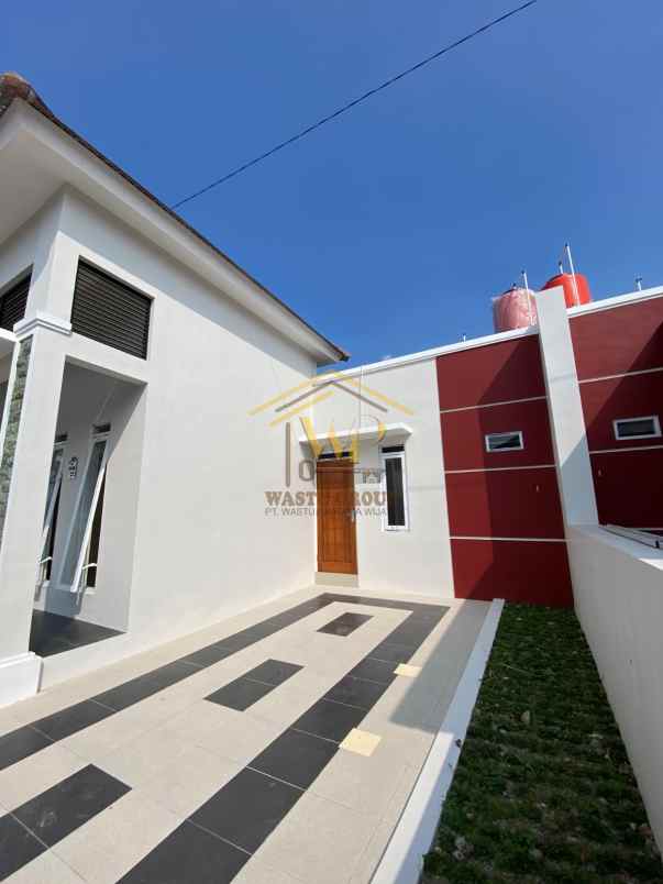 dijual rumah jomboran