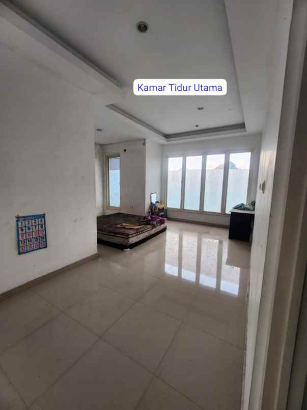 dijual rumah karah agung ketintang
