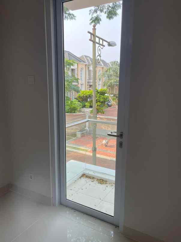 dijual rumah karelia village gading serpong