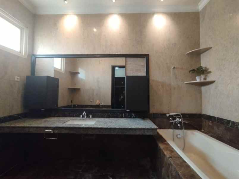 dijual rumah kelapa gading