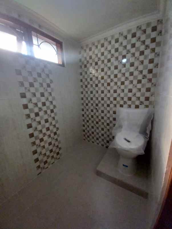 dijual rumah kiarasari asri