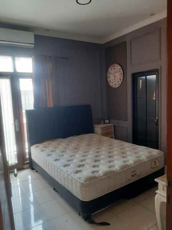 dijual rumah komp taman persada