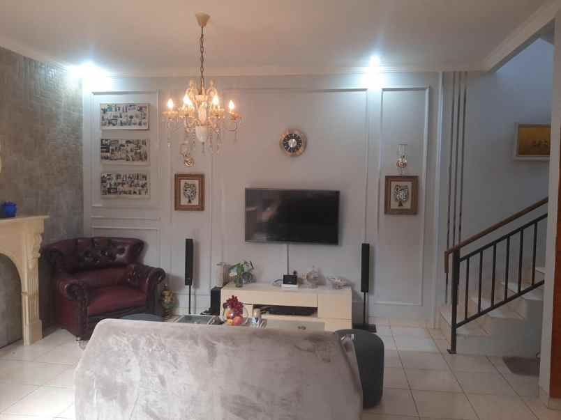 dijual rumah komp taman persada