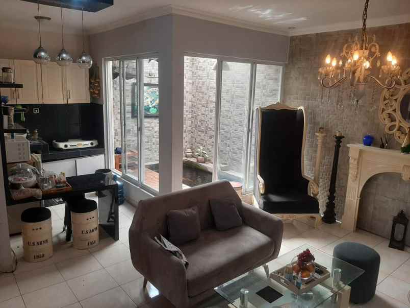 dijual rumah komp taman persada