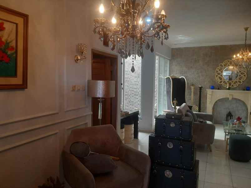 dijual rumah komp taman persada