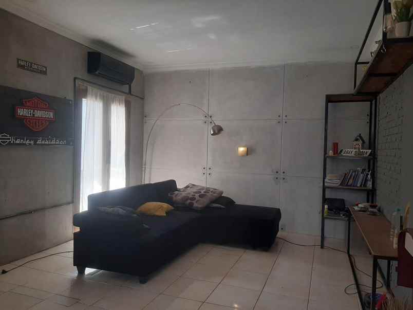 dijual rumah komp taman persada