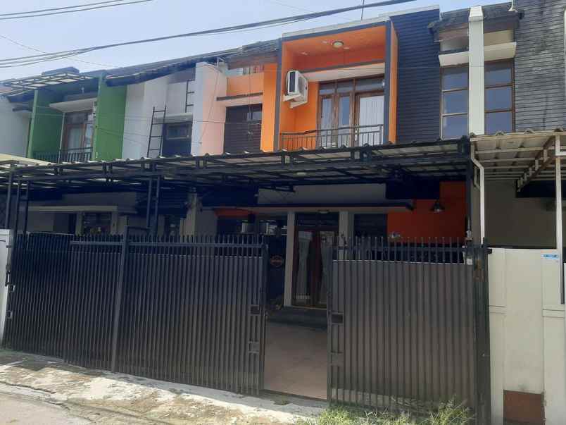 dijual rumah komp taman persada