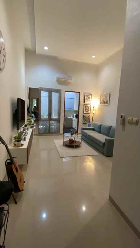 dijual rumah komplek cherryfield