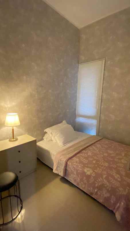 dijual rumah komplek cherryfield