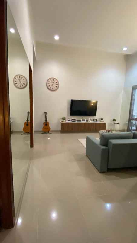 dijual rumah komplek cherryfield