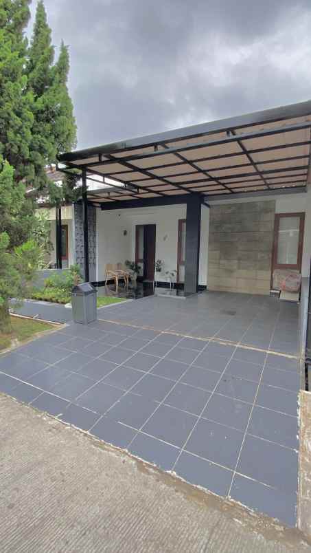 dijual rumah komplek cherryfield