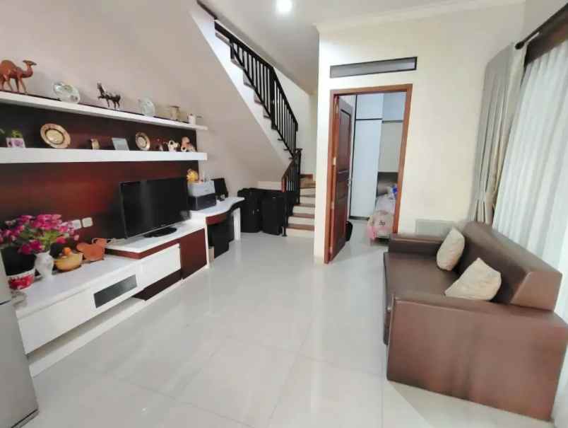 dijual rumah komplek cigadung