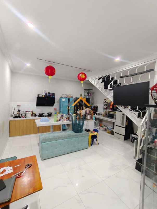 dijual rumah komplek citraland gama