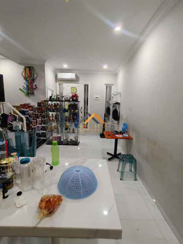 dijual rumah komplek citraland gama