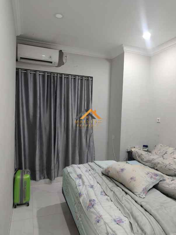dijual rumah komplek citraland gama
