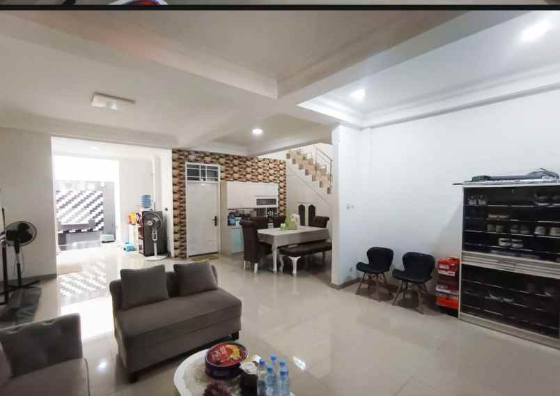 dijual rumah komplek duren sawit