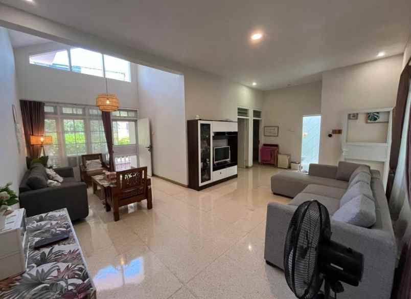 dijual rumah komplek gayungan