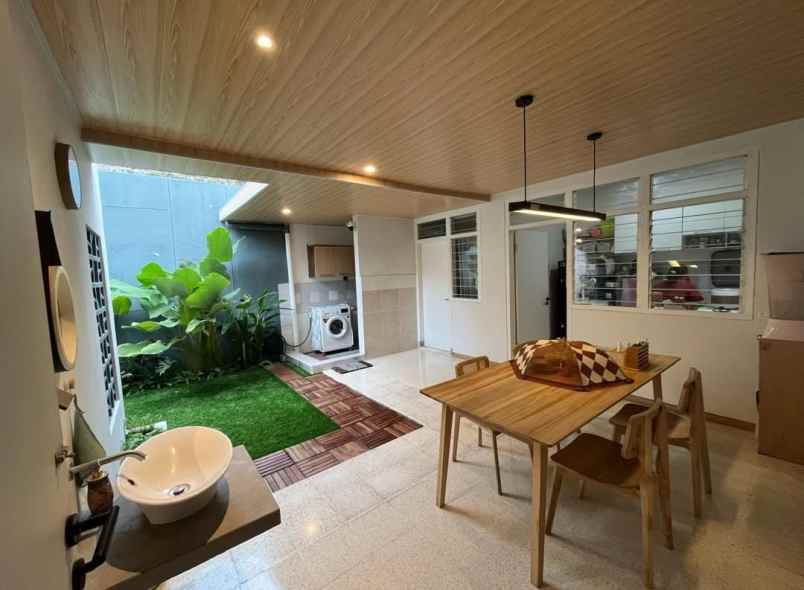 dijual rumah komplek gayungan