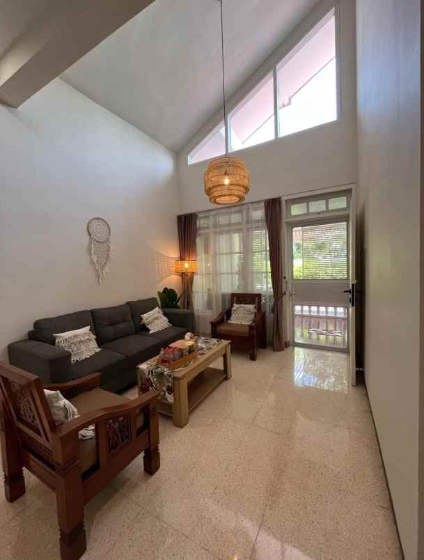 dijual rumah komplek gayungan