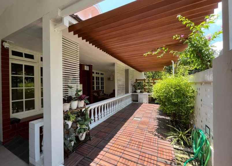 dijual rumah komplek gayungan