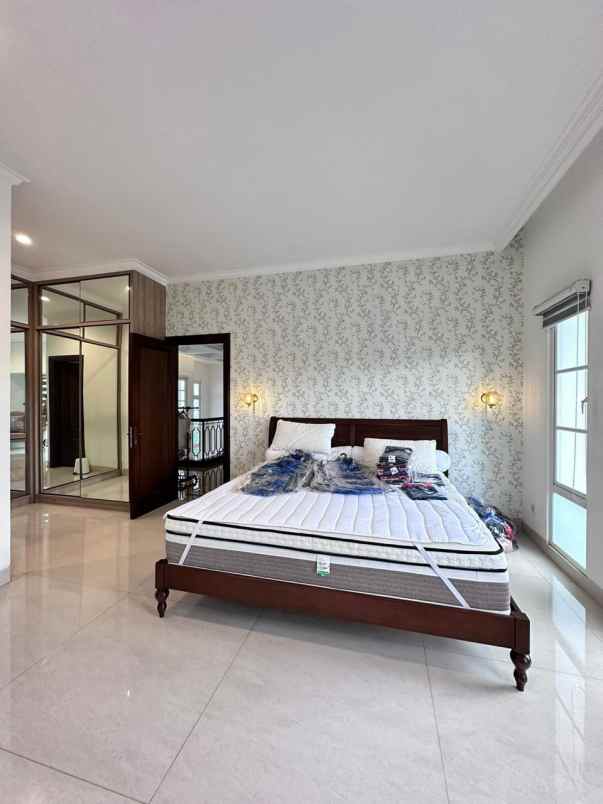 dijual rumah komplek mewah