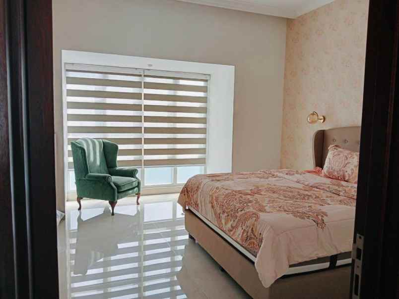 dijual rumah komplek mewah