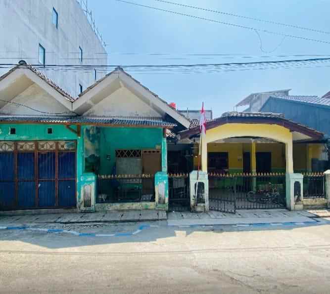 dijual rumah komplek pura kel