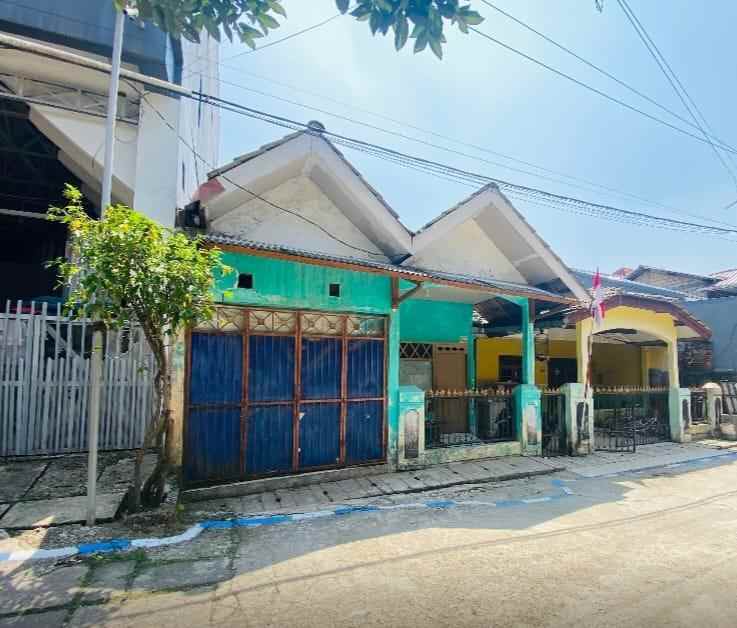 dijual rumah komplek pura kel