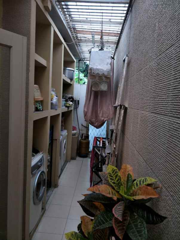 dijual rumah komplek tanjung barat indah