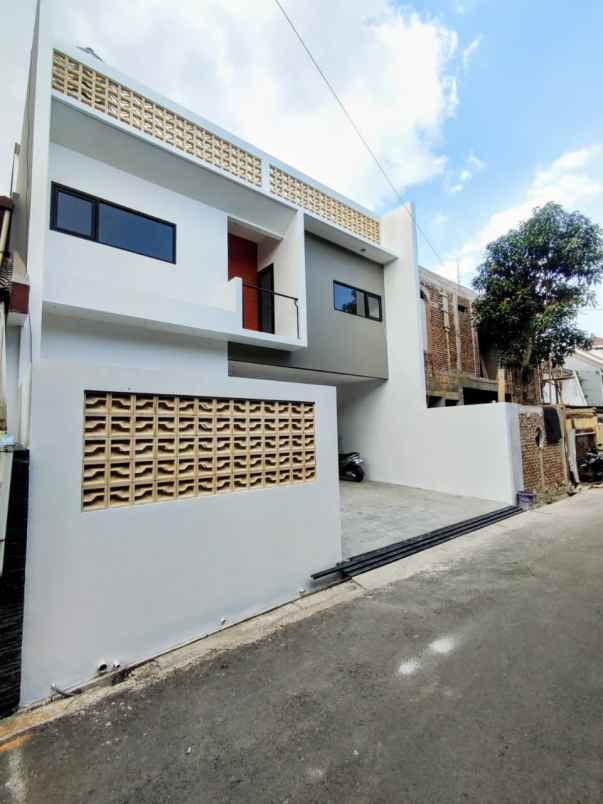 dijual rumah komplek turangga buahbatu