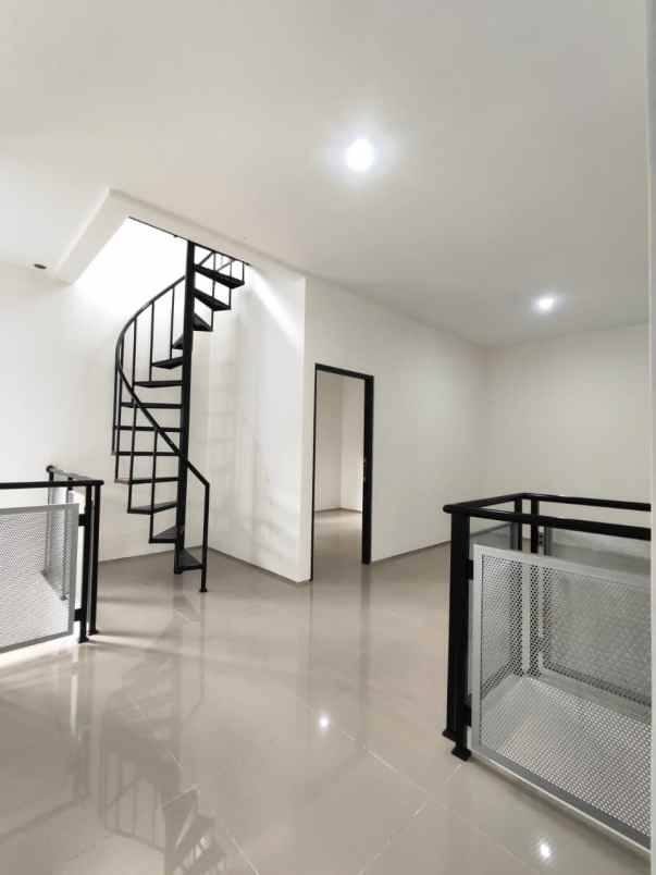 dijual rumah komplek turangga buahbatu