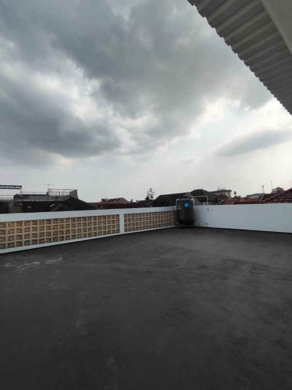 dijual rumah komplek turangga buahbatu
