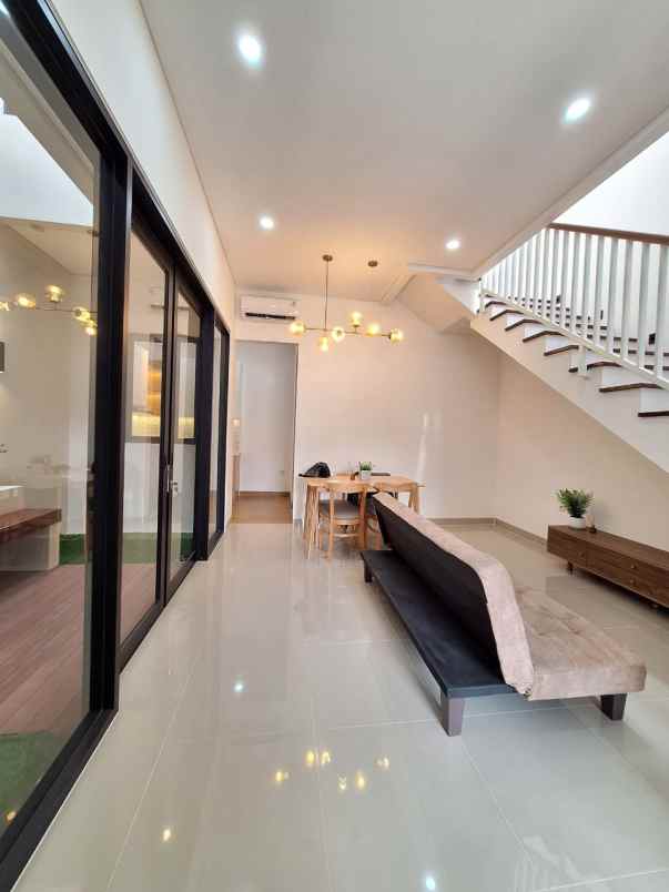 dijual rumah komplek villa dago pamulang