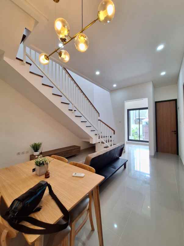 dijual rumah komplek villa dago pamulang