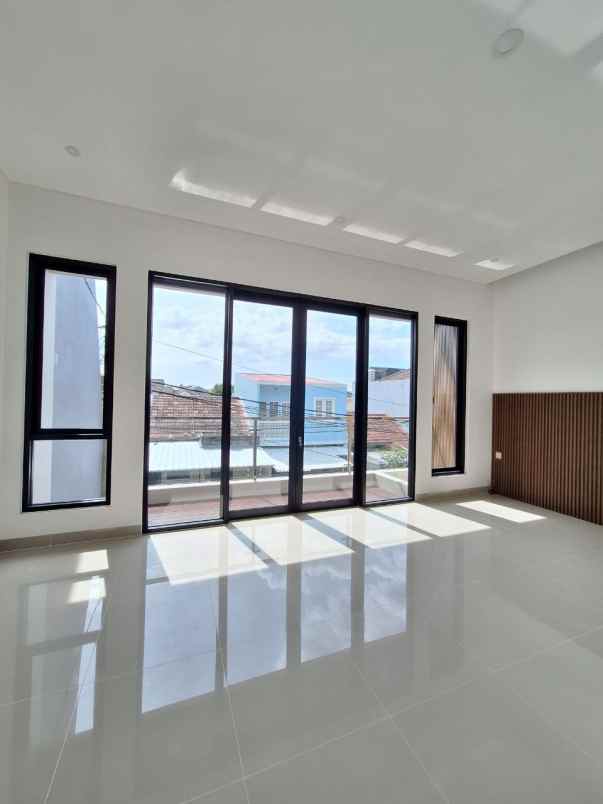 dijual rumah komplek villa dago pamulang