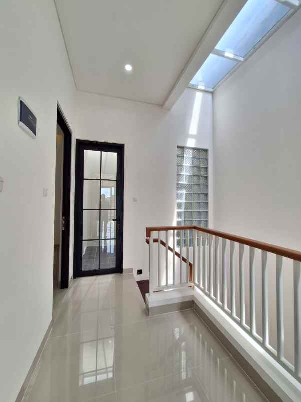 dijual rumah komplek villa dago pamulang