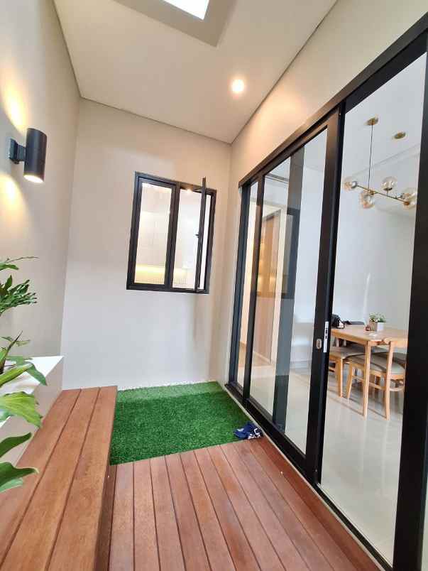 dijual rumah komplek villa dago pamulang