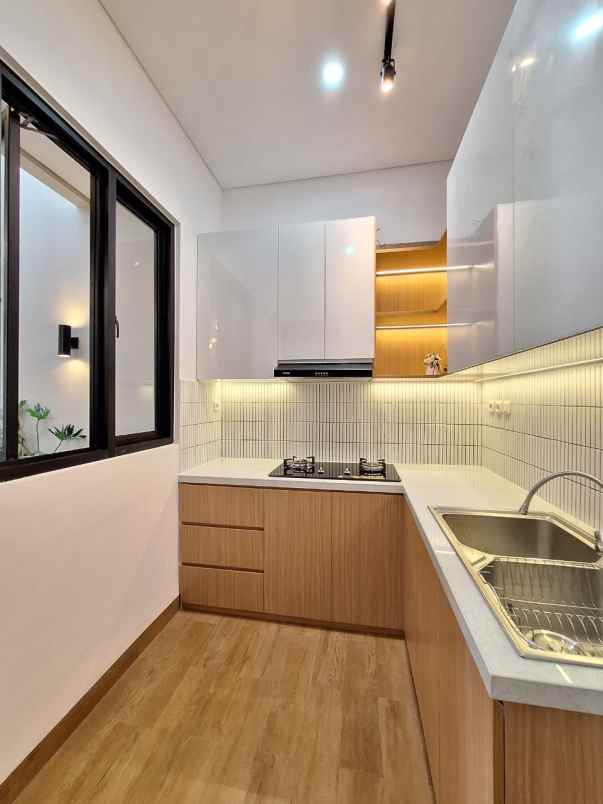 dijual rumah komplek villa dago pamulang