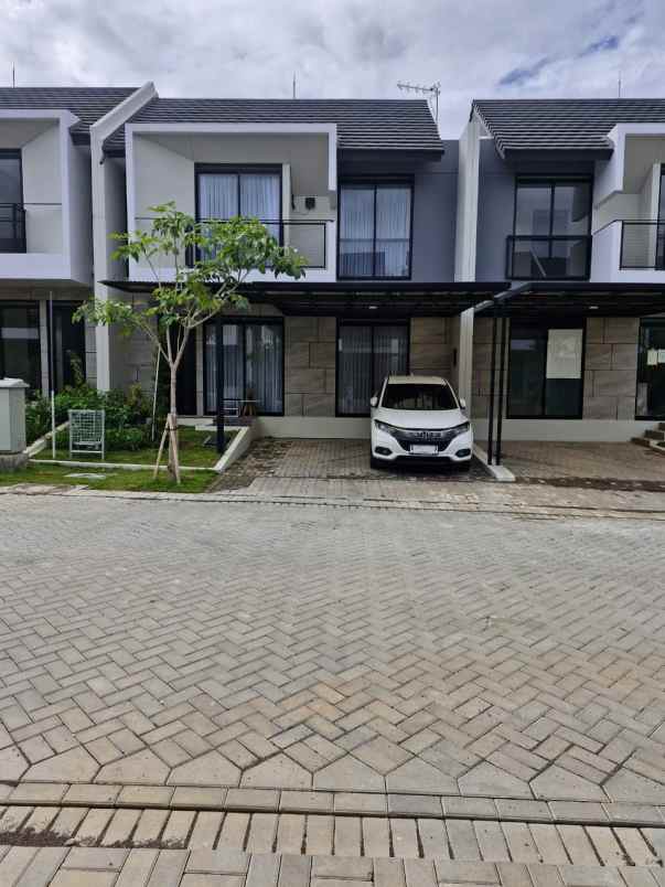dijual rumah kota baru parahyangan