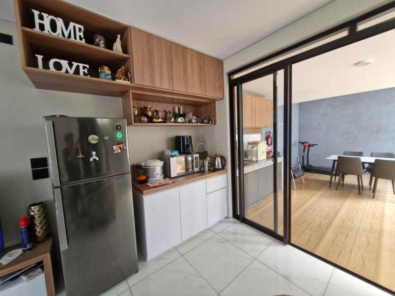 dijual rumah kota baru parahyangan