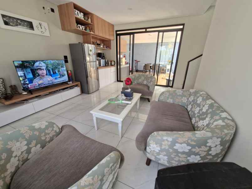 dijual rumah kota baru parahyangan