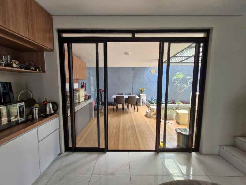 dijual rumah kota baru parahyangan