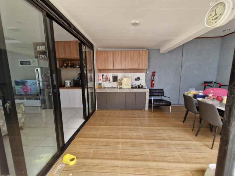 dijual rumah kota baru parahyangan