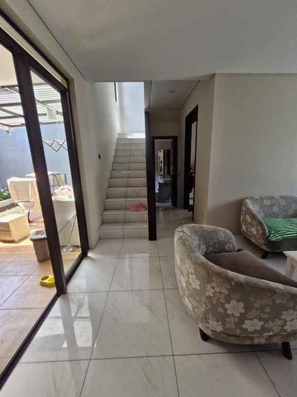 dijual rumah kota baru parahyangan