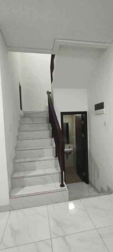 dijual rumah lavon swan city tangerang